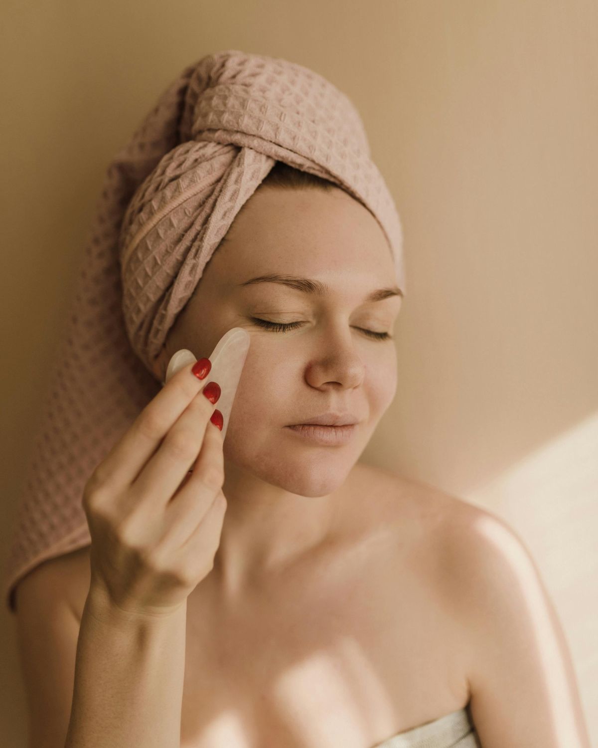 How to Use a Gua Sha Tool Step by Step - Altasphere